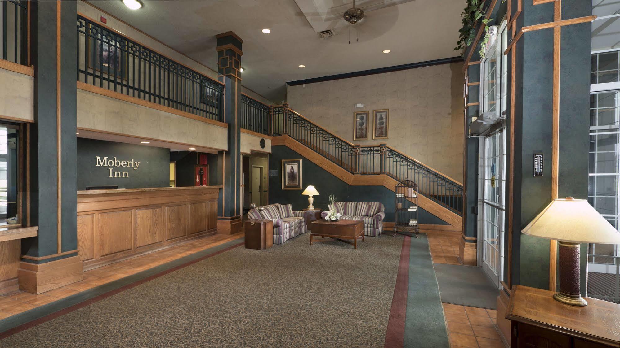 Moberly Inn & Suites Exteriér fotografie