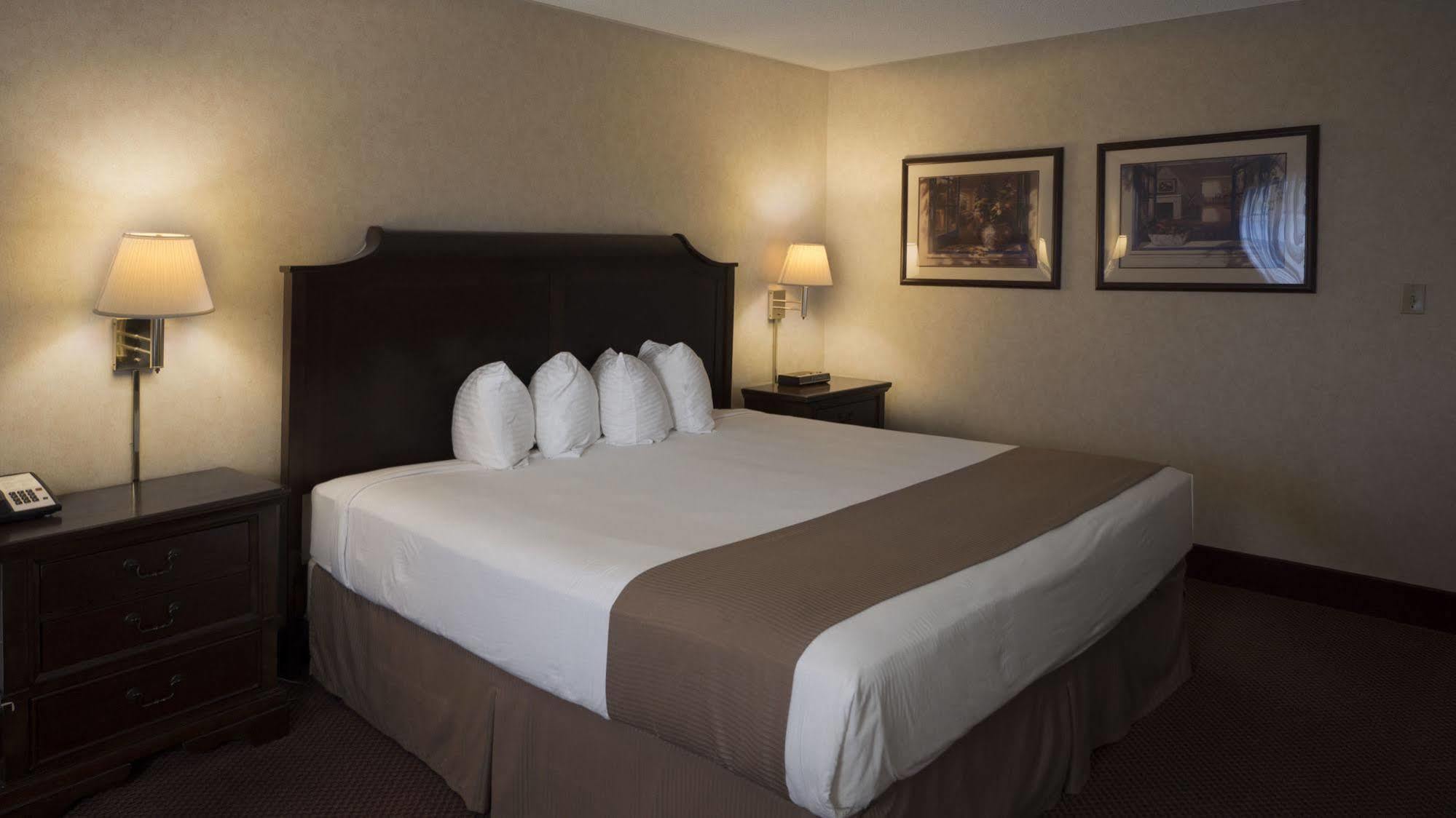 Moberly Inn & Suites Exteriér fotografie
