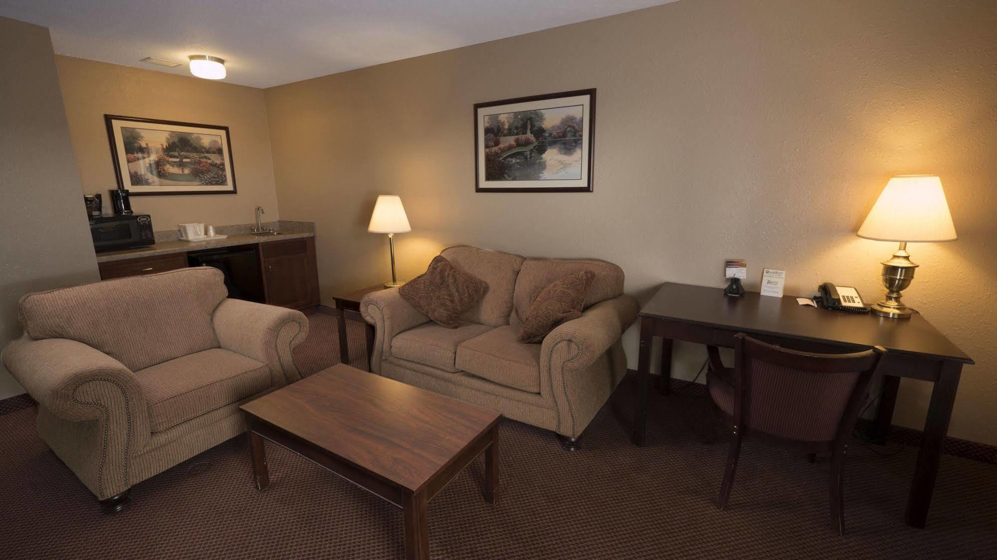 Moberly Inn & Suites Exteriér fotografie
